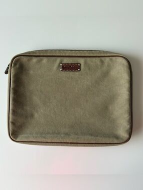 Tommy Bahama Laptop Case Khaki Color Zip